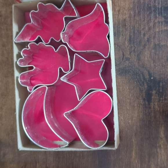 Vintage miniature metal cookie cutters for Christmas - Picture 2 of 4